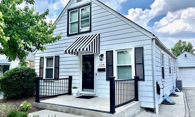 Clintonville Haus | The Columbus Cape Cod Cottage | 1st Floor Beds!