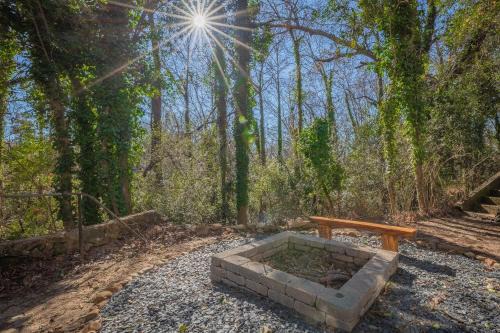 Athens Haus | The Complex on Bobbin Mills