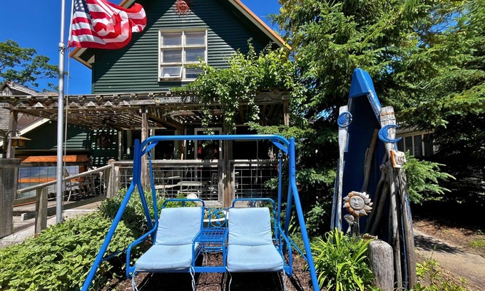 Manistee Haus | The Copper Cottage:Pet-Friendly, Hot Tub, Tiki Bar