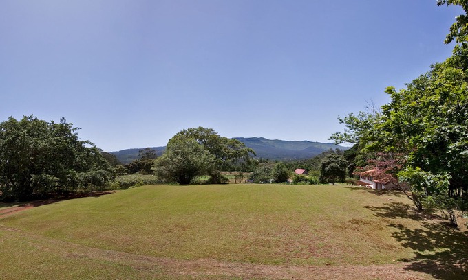 Santo da Serra Villa | The Cottage Quinta das Colmeias - Set in einem Bio-Bauernhof in Madeira