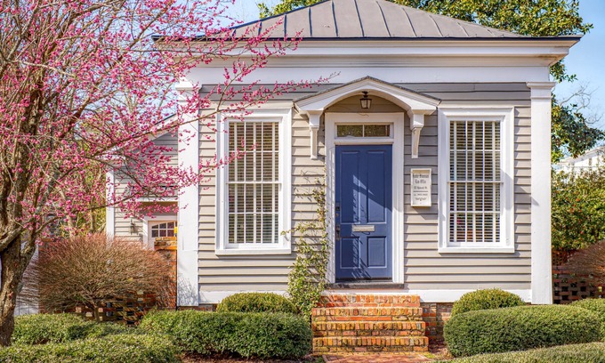 New Bern Haus | The Cottage on Hancock - entire historic cottage
