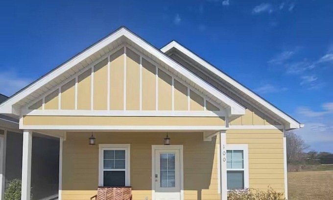 Midland City Hütte | The Cottages 2 2BR2BA Dothan Pet Friendly Gorgeous Pool, Pickle Ball court, Gym