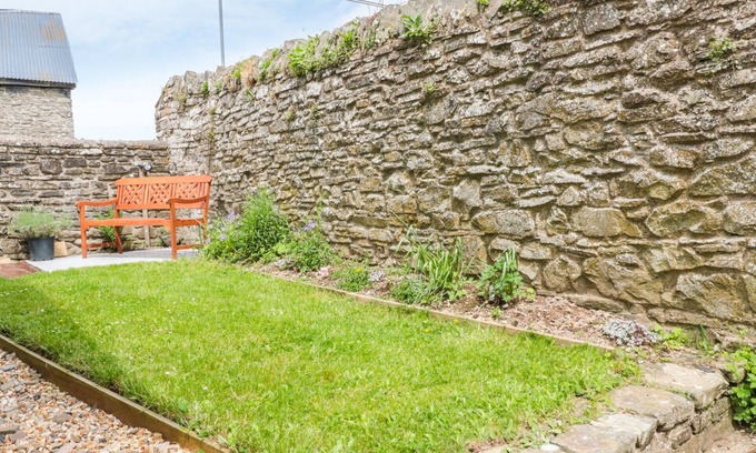 Kington Hütte | The Courtyard