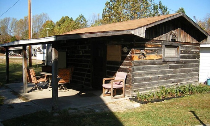 Taswell Kabine | The Cove RUSTIC BUNKHOUSE...30 seconds from Patoka Lake...sleeps 5