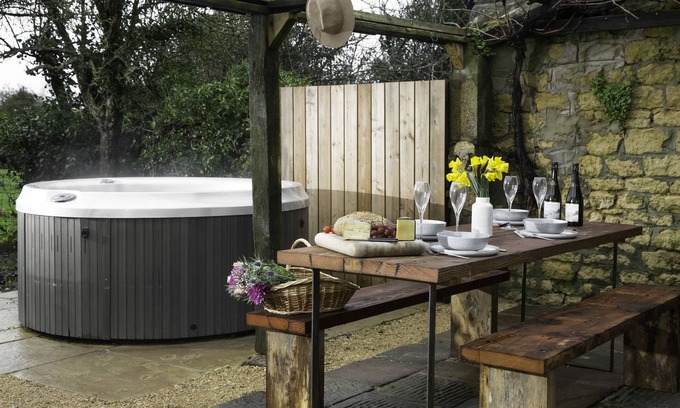 Dursley Hütte | The Cow Byre - beautiful barn conversion in the South Cotswolds sleeping 6 guests