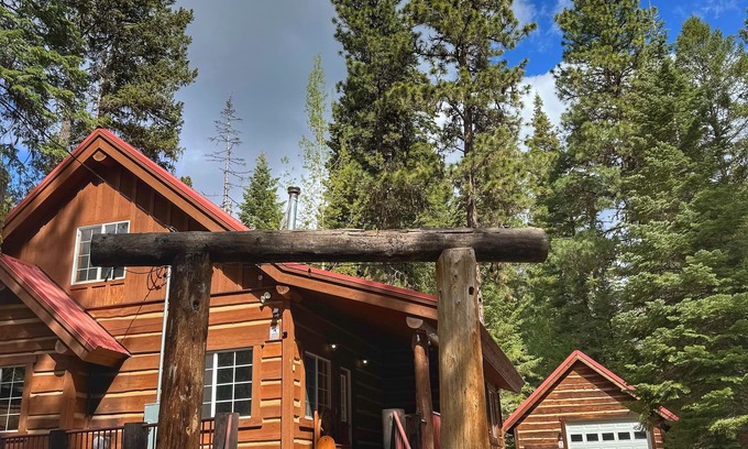 Cascade Kabine | The Cozy Acorn Cascade Lake Retreat