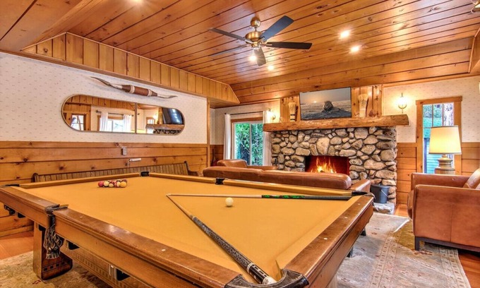Idyllwild Kabine | The Creek Lodge in Town Center - 2,500 sf Mountain Modern Cabin, Next To Creek!