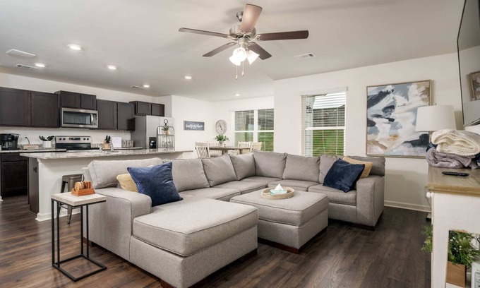 Tuscaloosa Haus | The Crossing Cottage- 4 BR 2.5BA- Ping Pong Table