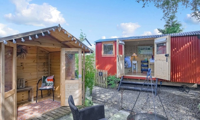 Munslow Hütte | The Cygnet at The Swan Inn