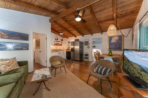 Cedar Mountain Haus | The Deep Forest Green Cottage