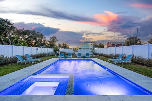 Delray Beach Haus | The Delray Twin Cottages Retreat 4 bedrooms Heated Pool and Spa Oasis