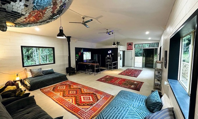 Gleniffer Haus | The Disco Studio - Unique Artist Escape with Swimming Hole