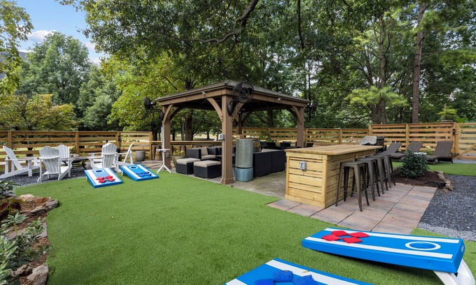 Old Fourth Ward Wohnung | The Dobbs Atlanta Beltline 3BR/2BA | Gazebo | Cornhole | 1 Mile to Downtown