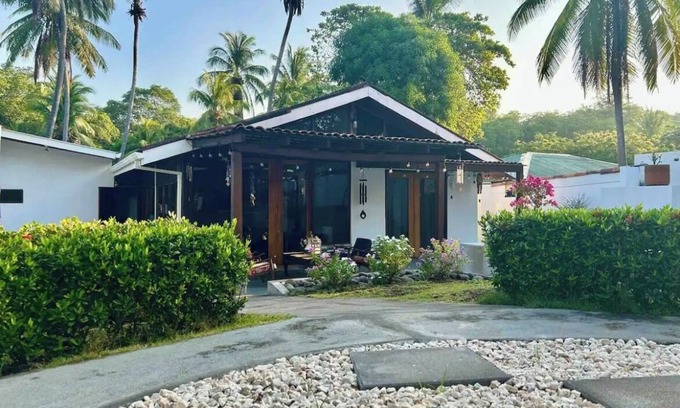 Cerro Plano Haus | The door to the sea