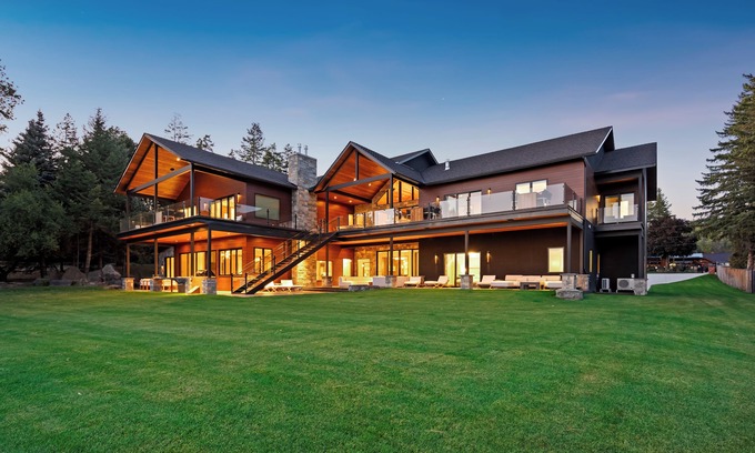 Woods Bay Haus | The Driftwood True Lakefront Luxury