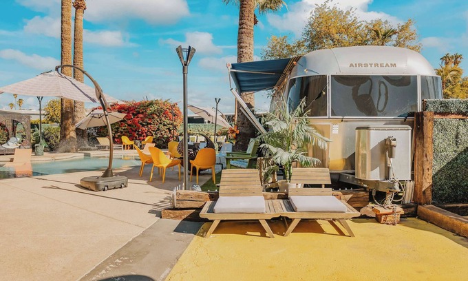 Governmental Mall Hotel | The Egyptian - Retro Modern Motel - Room 203