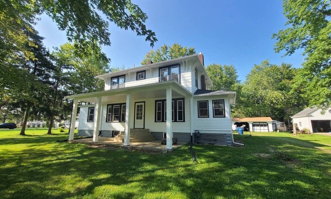 Elyria Haus | The Farmhouse in Elyria, OH