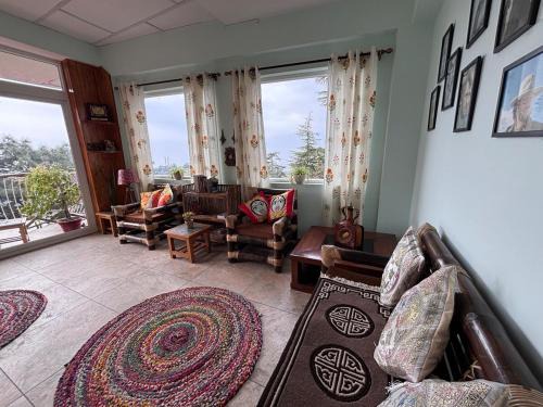 Dharamshala Wohnung | The Fiddlehead Fern
