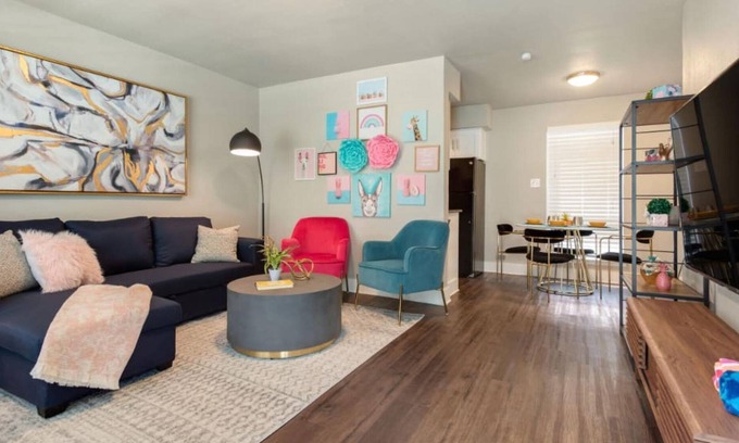 Highland Park West Wohnung | The Flamingo 103 l No Service Fees Pool 65 TV
