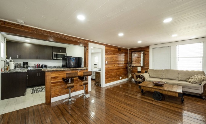 Meadows Eigentumswohnung | The Fleming Suite | 1 bed, 1 bath condo w/shared pool