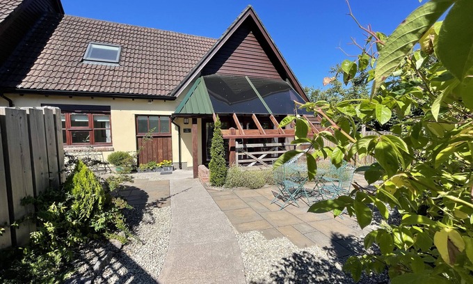 Shipham Hütte | THE FORGE, family friendly, character holiday cottage in Shipham