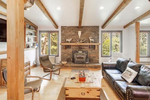 Morrison Haus | The Four Pines Near to Red Rocks And Morrison