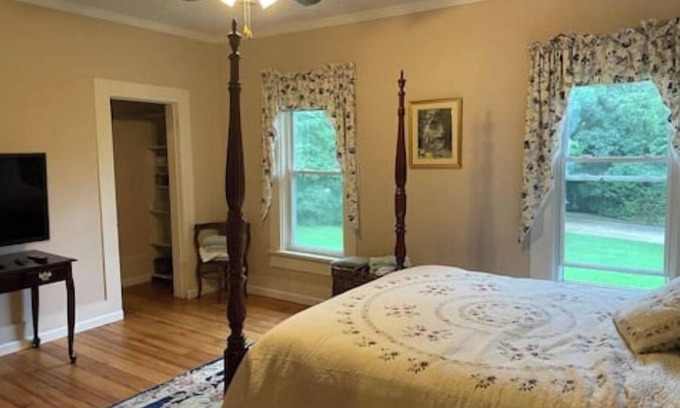 Berea Haus | The Fowles Inn at Coe Lake