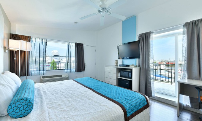 Freeport Hotel | The Freeport Inn and Marina