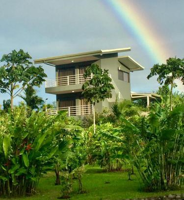 Arenal Wohnung | The Fruit Tree Garden Bromeliad Suite