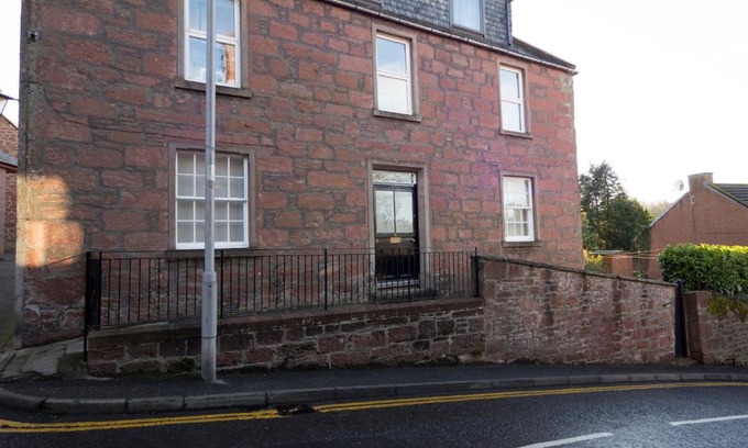 Kirriemuir Haus | The Gallery Flat, 4 Tannage Brae