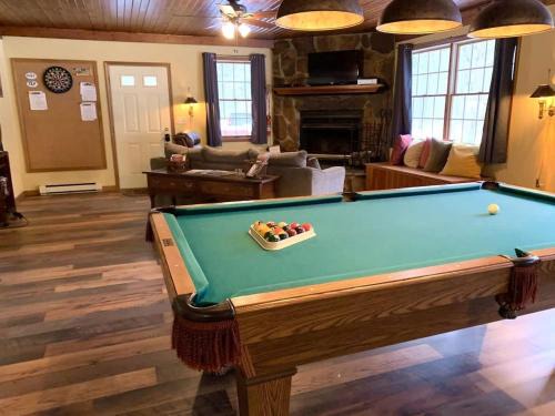 Austinburg Haus | The Game Cabin at Rustic River