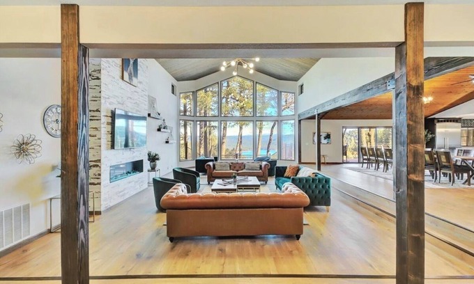 Nevada City Haus | The Gathering Place! Sleeps 24, Lakeview, Hot tub, Game room