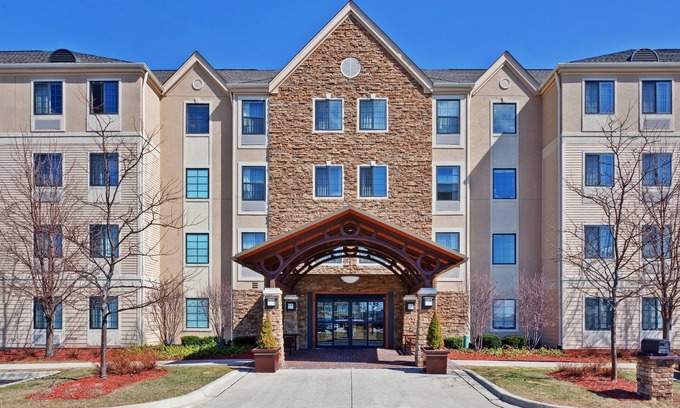 Glenview Eigentumswohnung | Im Geschäftsviertel "The Glen" | 24 Stunden Business Center + beheiztes Hallenbad