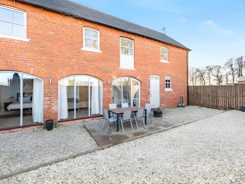 Cottingham Haus | The Granary, Wolds Way Holiday Cottages, spacious 3 bed cottage
