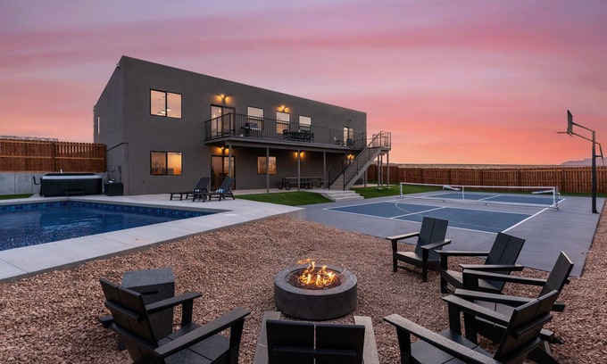 Greenehaven Haus | [The Grandview] Pool, Pickleball, Hot Tub, Views