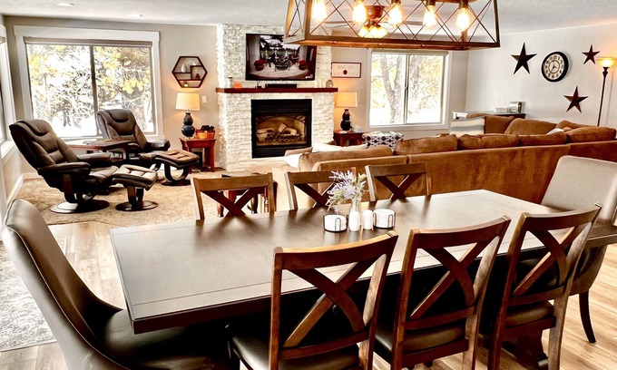 Cascade Haus | The Great Outdoors - Fantastic home - Lake Cascade - Game room - A/C - Lots of parking