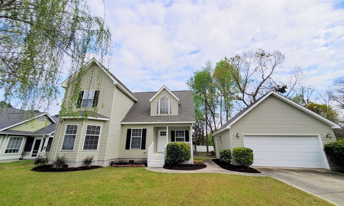 Socastee Haus | The Green Gable - Colonial Charm close to it all