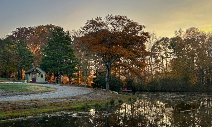 Olin Kabine | The 'Happy Go Fishing Cabin' at the Park Place (on Parks Rd)