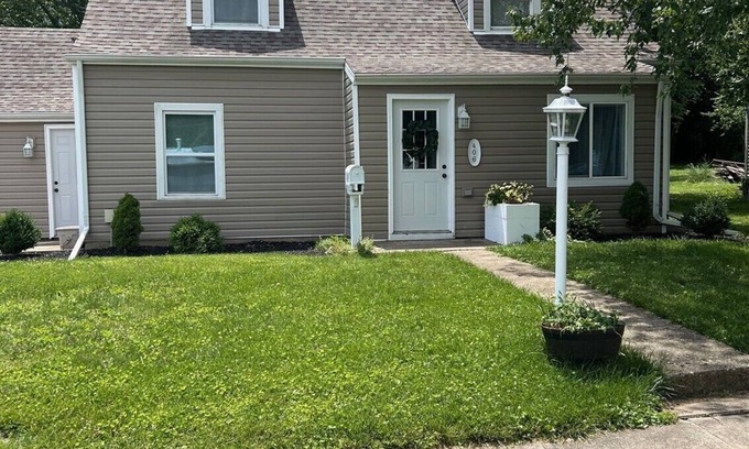 Eureka Haus | The Haven Eureka! 4Bedroom 1.5 Bath Walking distance to The Cannery