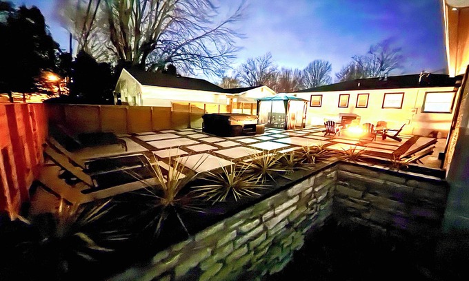 Columbus Haus | The Headquarters by: BLUE spacious 5 bedrooms Hot tub park!