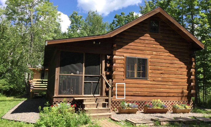 La Pointe Kabine | The Hermitage: An unplugged getaway in the woods on gorgeous Madeline Island.