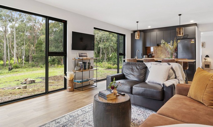 Lunawanna Haus | The Hide On Cloudy