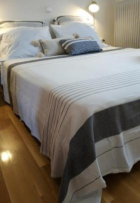 Vitina Wohnung | The house on the road of Love