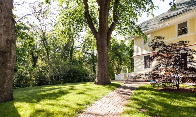 Eastham Bed & Breakfast | The Inn at the Oaks