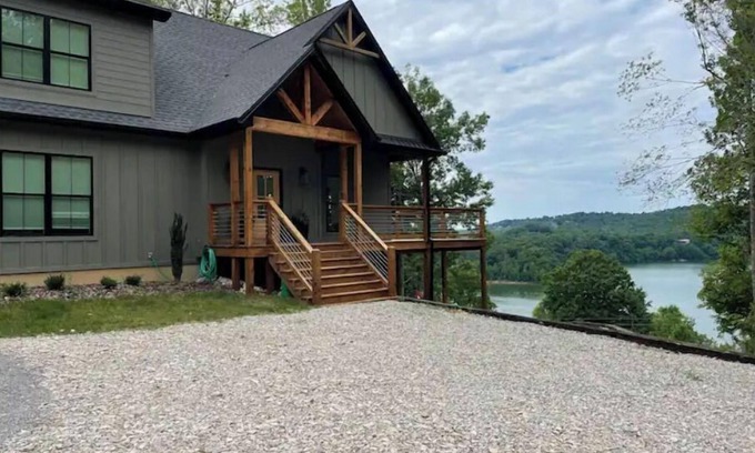 Cub Run Haus | The Island Viewer -Nolin Lake