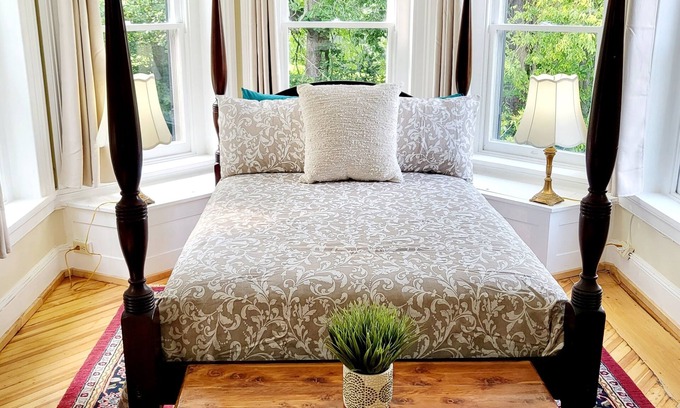 Frederick Haus | The Jarboe Suite on historic Manor House grounds!