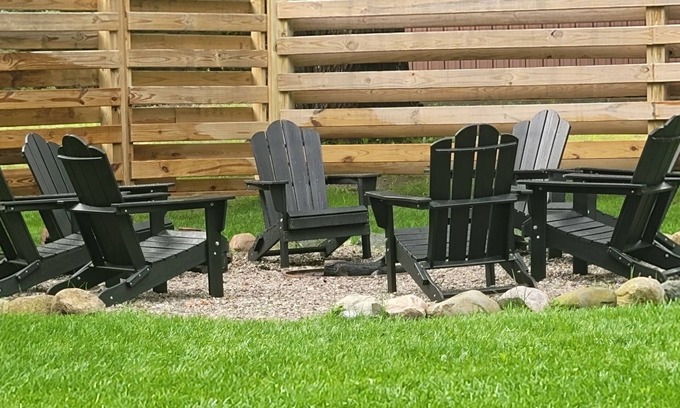 Grawn Haus | The King Ranch, Hot Tub, King Beds, Fireplace, Just outside of Traverse City