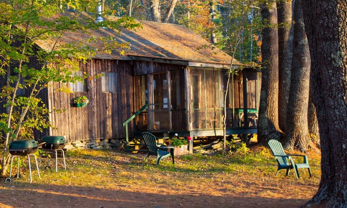 Jefferson Kabine | Die Hütte am See, nur wenige Schritte vom See entfernt, mit Steg und abgeschirmter Veranda