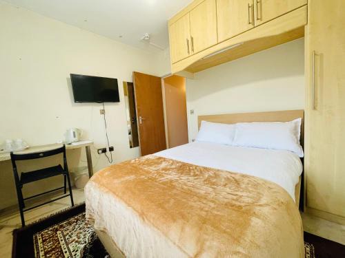 Clayhall Haus | The Lakeside