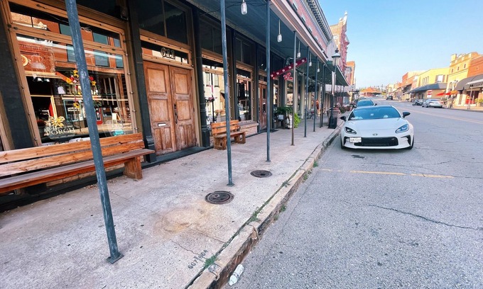 Van Buren Wohnung | The Landing at Main Street Suites: Cozy apartment in downtown Van Buren, AR